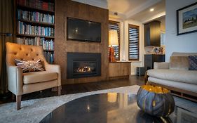 Sunny Kilmore Apartment